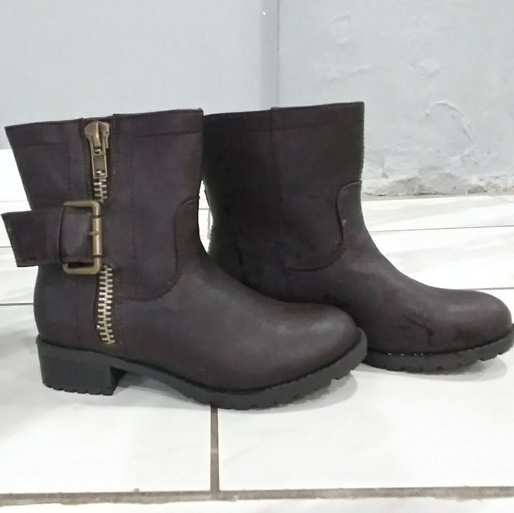 Boots - Picture 3 of 3